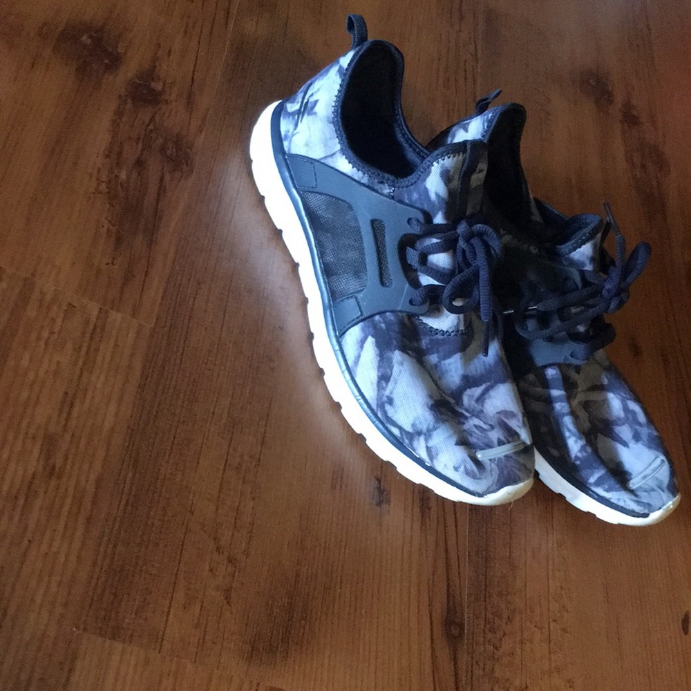Navy Tennis Shoes